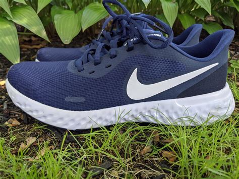 nike revolution 5 blauw|nike revolution outsole review.